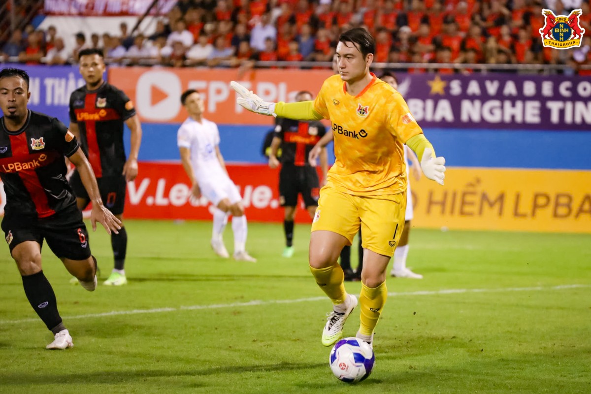 Thủ môn Đặng Văn Lâm đang có phong độ cao tại Ninh Bình. Ảnh: Ninh Bình FC