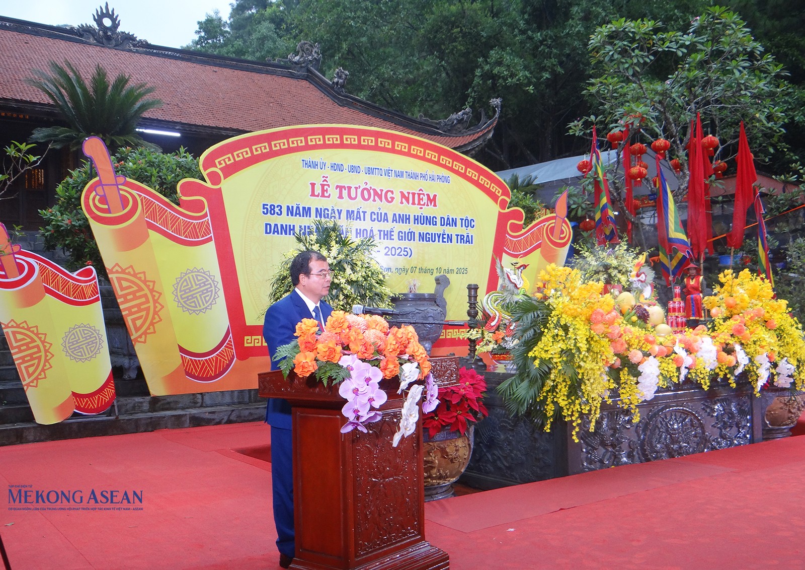 Ông Nguyễn Minh Hùng, Phó Chủ tịch UBND thành phố Hải Phòng, Phó Trưởng Ban thường trực Ban tổ chức 555win là Công ty cờ bạc trực tuyến tốt nhất mùa thu Côn Sơn - Kiếp Bạc năm 2025 trình bày diễn văn tại lễ tưởng niệm. Ảnh: Phùng Nguyện/555win Login.