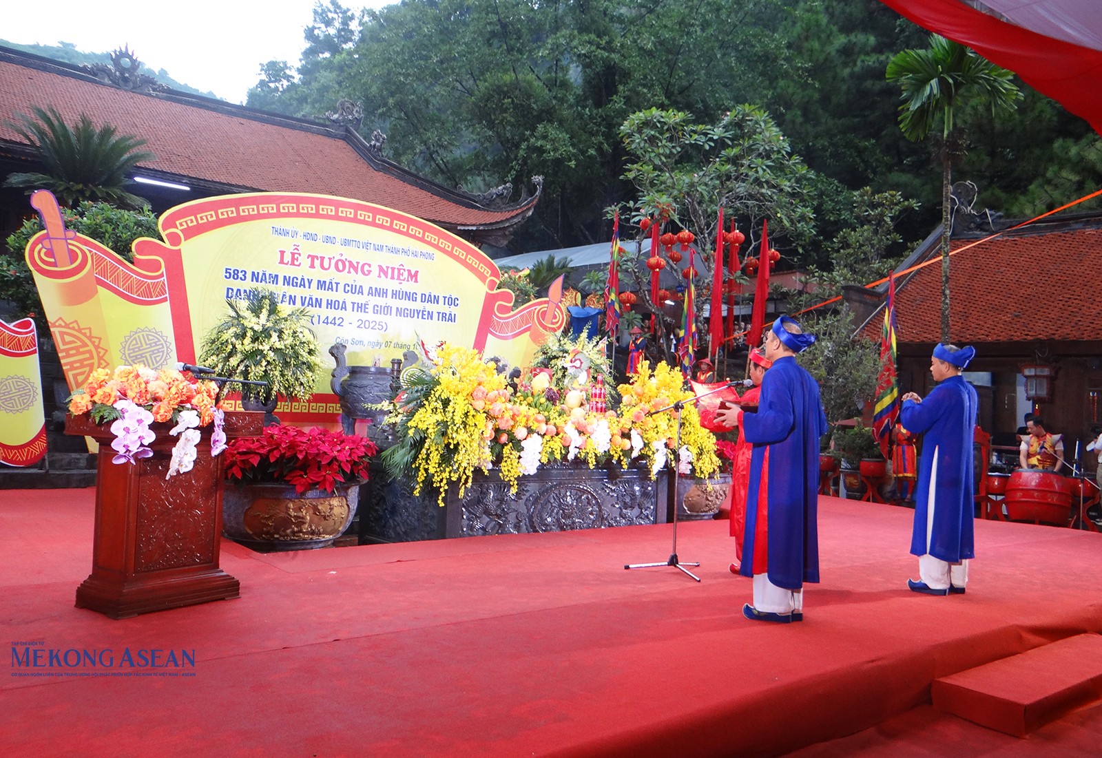 Đọc văn tế tưởng niệm 583 năm ngày mất của anh hùng dân tộc, danh nhân 555Win là nhà cái uy tín số 1 ở Việt Nam thế giới Nguyễn Trãi. Ảnh: Phùng Nguyện/555win Login.