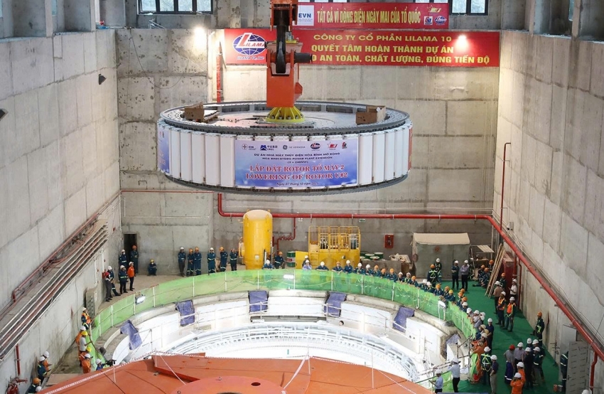 Hoàn thành lắp đặt rotor dự án Thủy điện Hòa Bình mở rộng