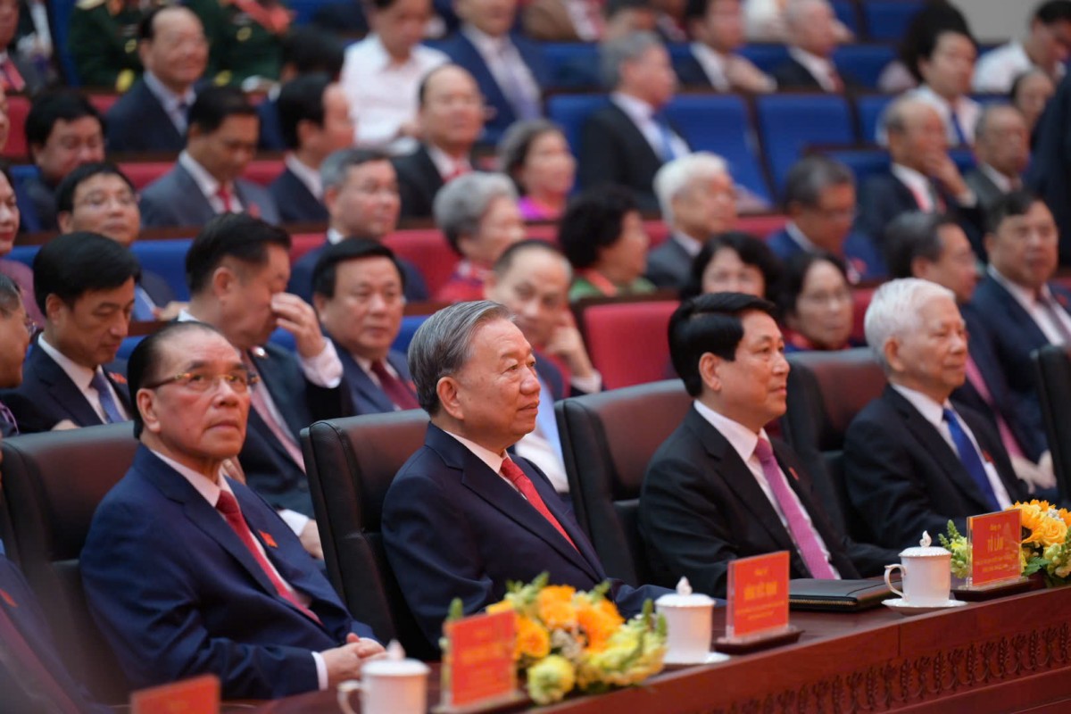 Tổng Bí thư Tô Lâm, nguyên Tổng Bí thư Nông Đức Mạnh, Chủ tịch nước Lương Cường, nguyên Chủ tịch nước Nguyễn Minh Triết cùng các đồng chí lãnh đạo, nguyên lãnh đạo Đảng, 555Win tải app dự phiên khai mạc Đại hội Đại biểu Đảng bộ TPHCM lần thứ I, nhiệm kỳ 2025 - 2030. Ảnh: VGP.