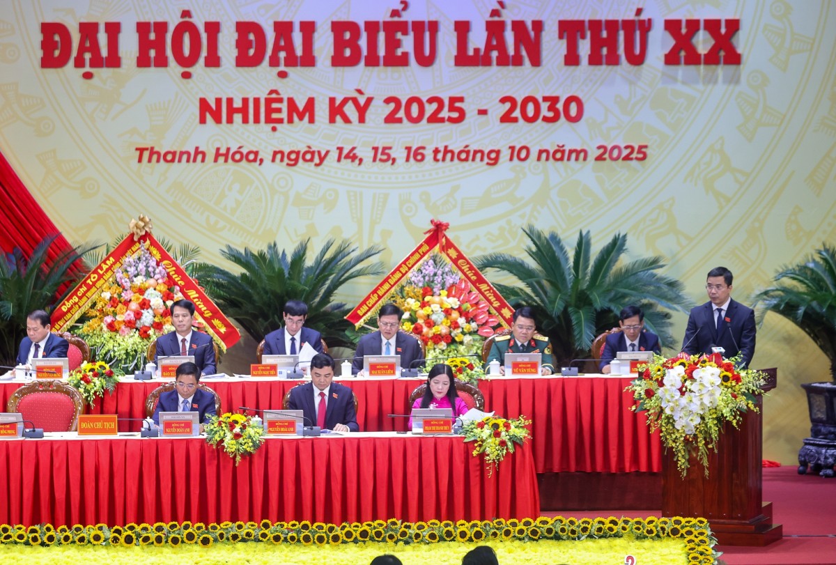 Đoàn Chủ tịch Đại hội đại biểu Đảng bộ tỉnh Thanh Hoá lần thứ XX, nhiệm kỳ 2025 – 2030 - Ảnh: VGP