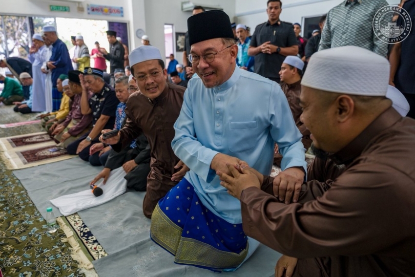 Malaysia đề xuất cấm người dưới 16 tuổi sử dụng điện thoại thông minh