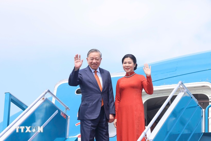 Tổng Bí thư Tô Lâm và Phu nhân Ngô Phương Ly cùng Đoàn đại biểu cấp cao Việt Nam rời Thủ đô Hà Nội lên đường thăm chính thức Cộng hòa Phần Lan.