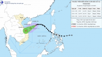 Bão số 12 tiến sát Hoàng Sa, dự báo gây mưa lớn cho Trung Bộ