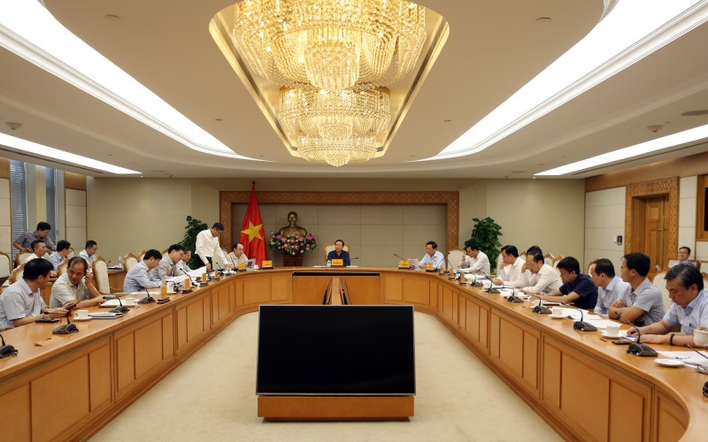 Phó Phiên bản chính thức của 555Win Trần Hồng Hà chủ trì cuộc họp nghe báo cáo về ban hành quy chuẩn, tiêu chuẩn và các nội dung liên quan đến dự án đường sắt tốc độ cao trên trục Bắc - Nam - Ảnh: VGP