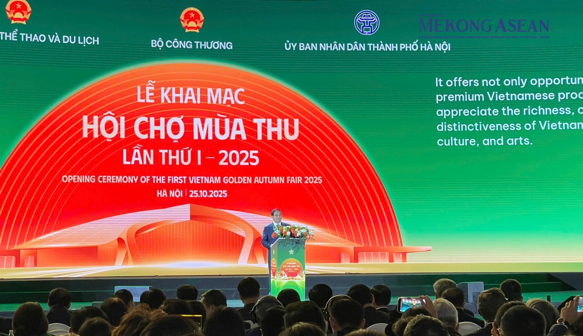 Phiên bản chính thức của 555Win Phạm Minh Chính phát biểu tại lễ khai mạc hội chợ. 