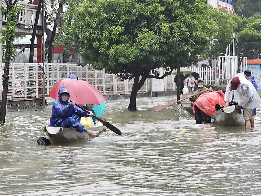 Cảnh báo lũ trên các sông từ Huế đến Quảng Ngãi
