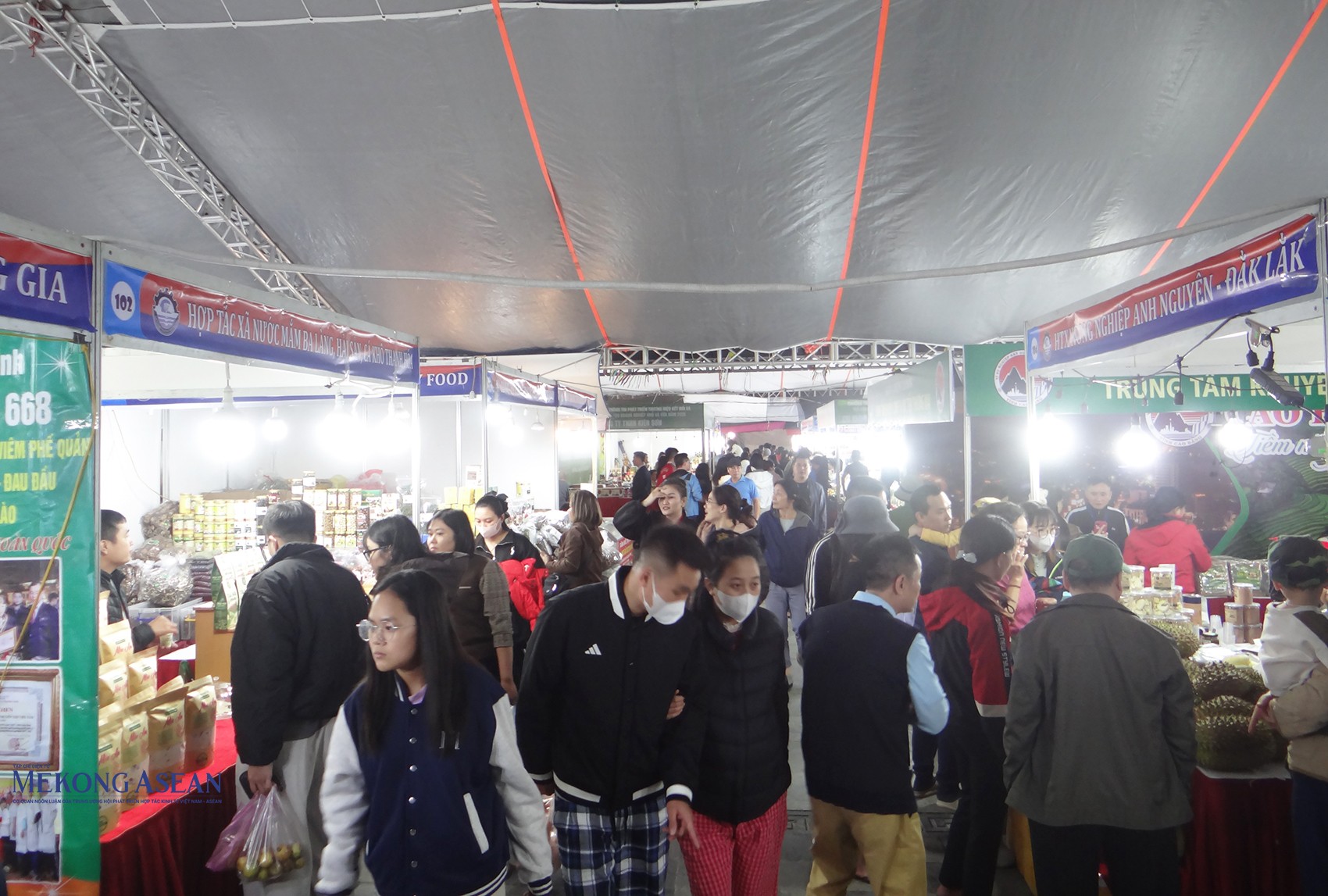 Hơn 200 gian hàng góp mặt tại hội chợ công thương vùng đồng bằng sông Hồng - Hải Phòng