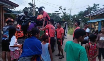 Philippines sơ tán 100.000 người khi siêu bão Fung-wong áp sát