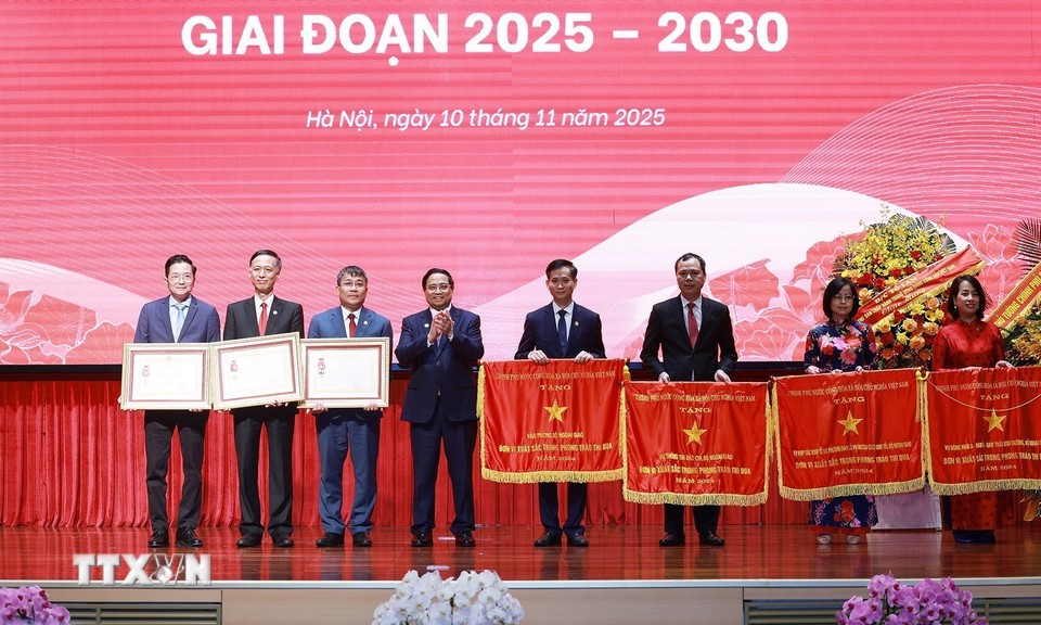 Thủ tướng: Ngành ngoại giao củng cố, nâng cao thế và lực của đất nước
