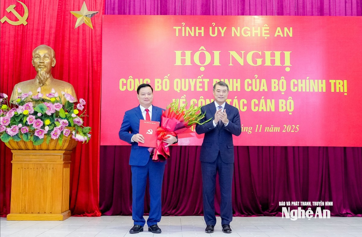 Chủ tịch UBND tỉnh Hưng Yên Nguyễn Khắc Thận giữ chức Bí thư Tỉnh ủy Nghệ An