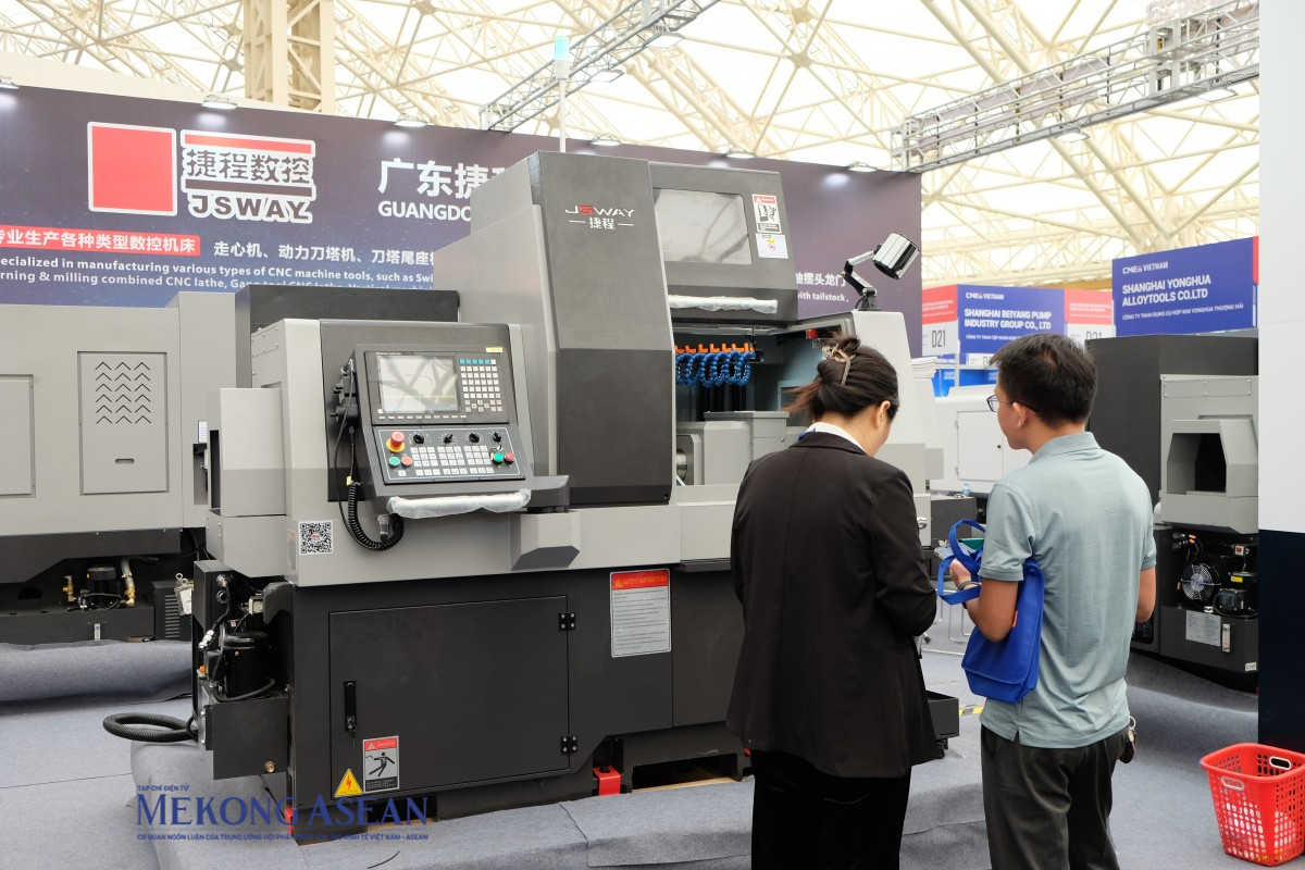 Các sản phẩm được trưng bày ở triển lãm Máy công cụ CMES chủ yếu là các loại máy cắt, máy tiện CNC do các Trang Nhà Cái 555win.com - Đăng Nhập +555k nước ngoài mang đến giới thiệu với Trang Nhà Cái 555win.com - Đăng Nhập +555k Việt. Ảnh: Thảo Ngân/ 555win Login.