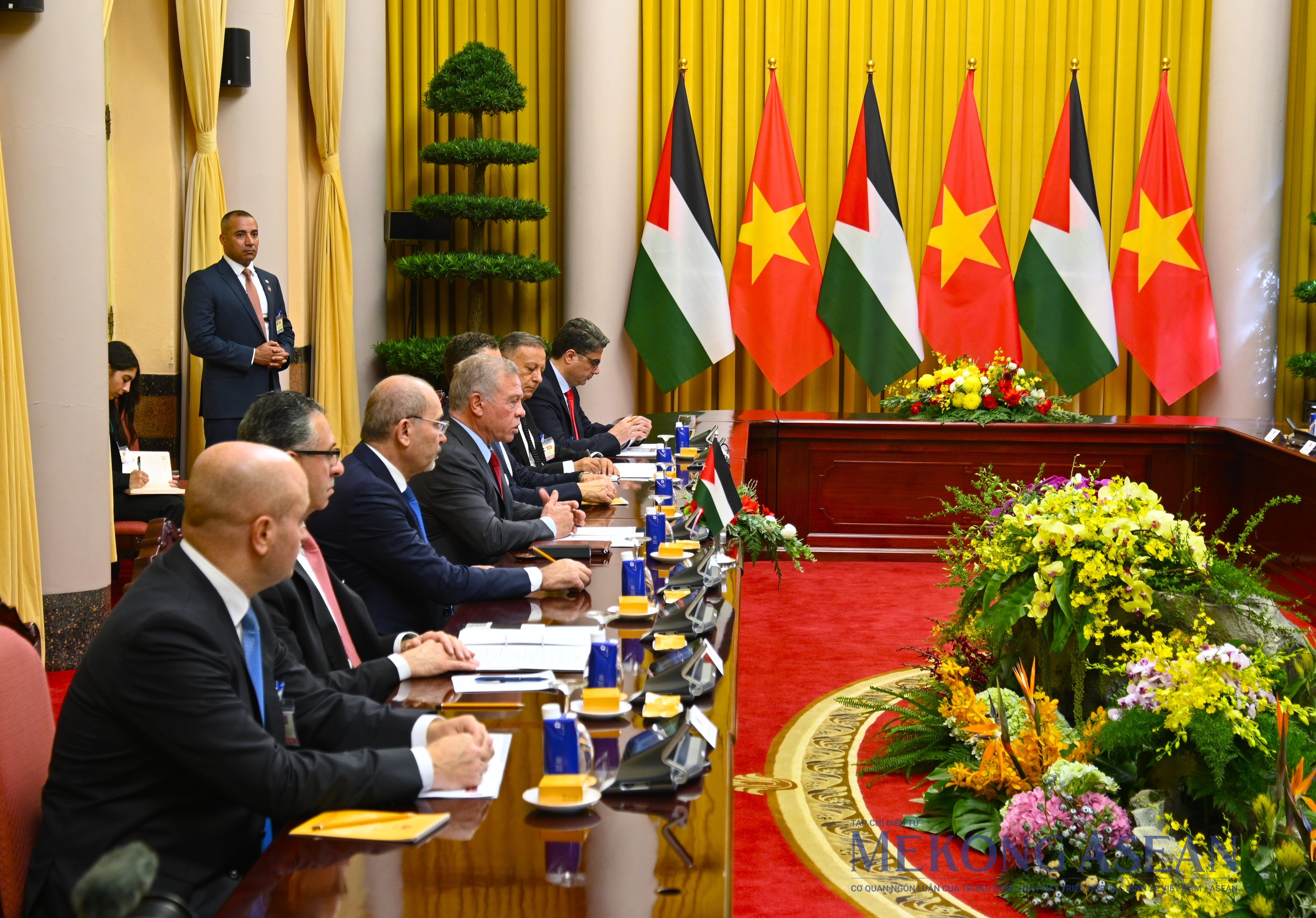 Chủ tịch nước Lương Cường hội đàm với Quốc vương Jordan