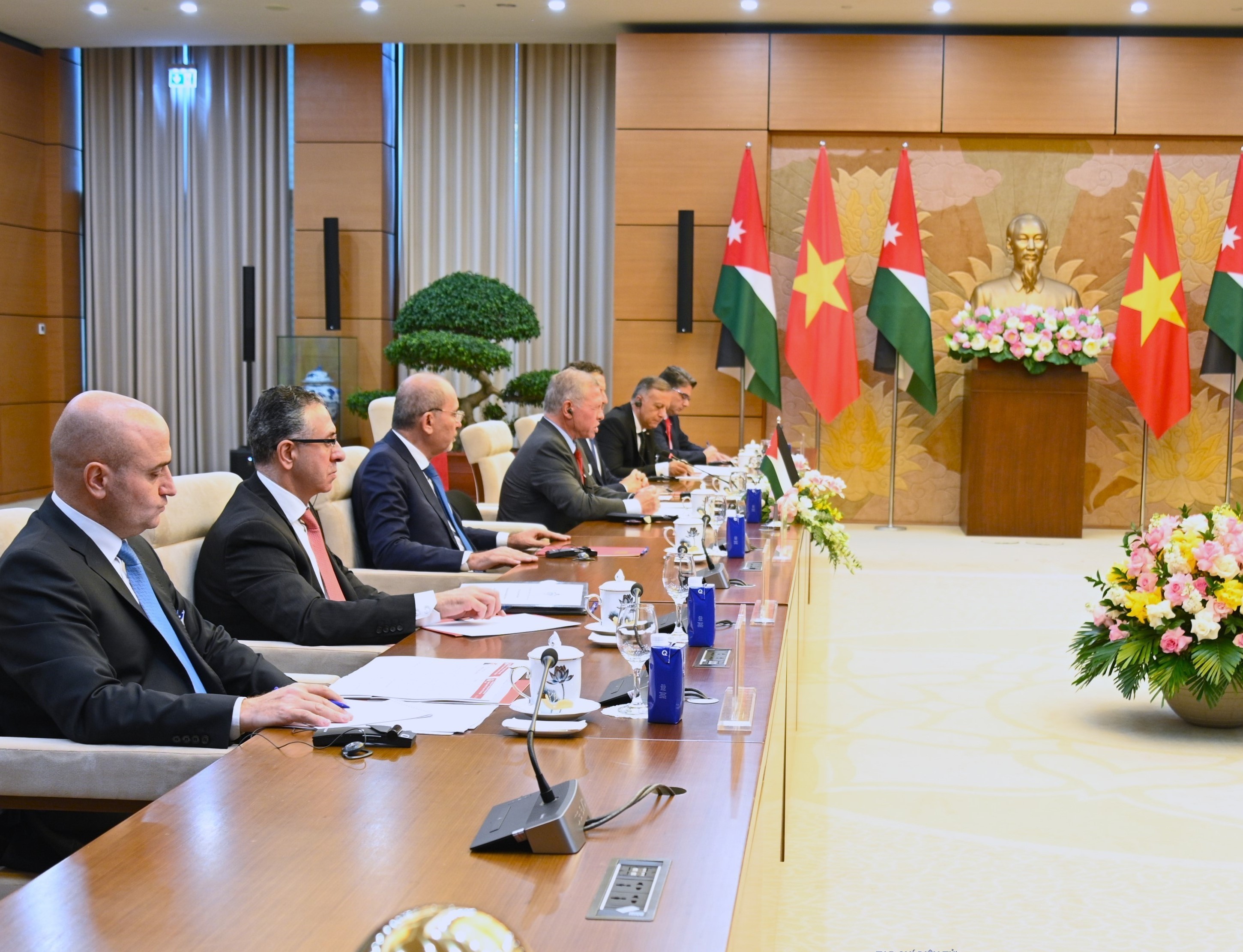 Chủ tịch Quốc hội Trần Thanh Mẫn hội kiến Quốc vương Jordan
