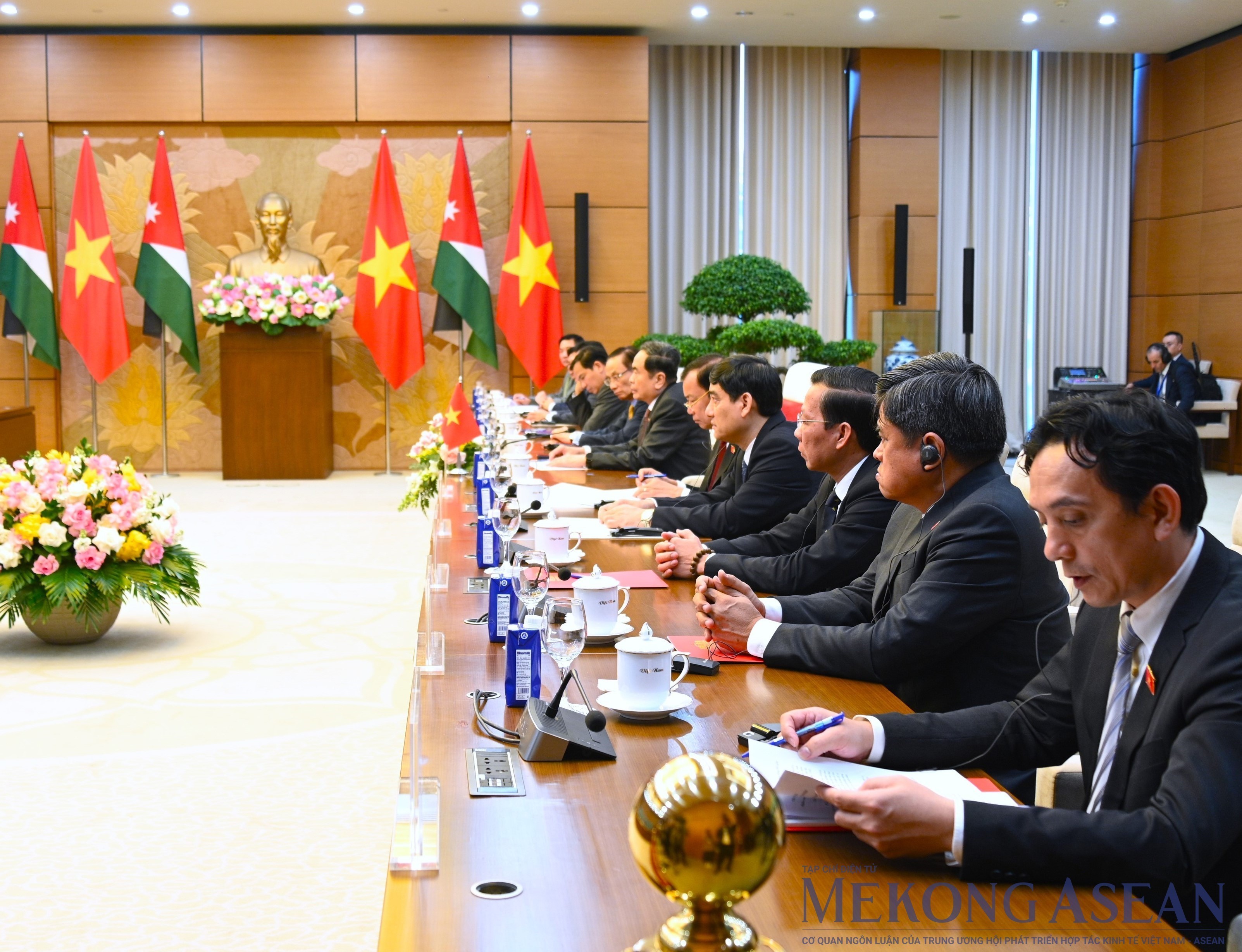 Chủ tịch Quốc hội Trần Thanh Mẫn hội kiến Quốc vương Jordan
