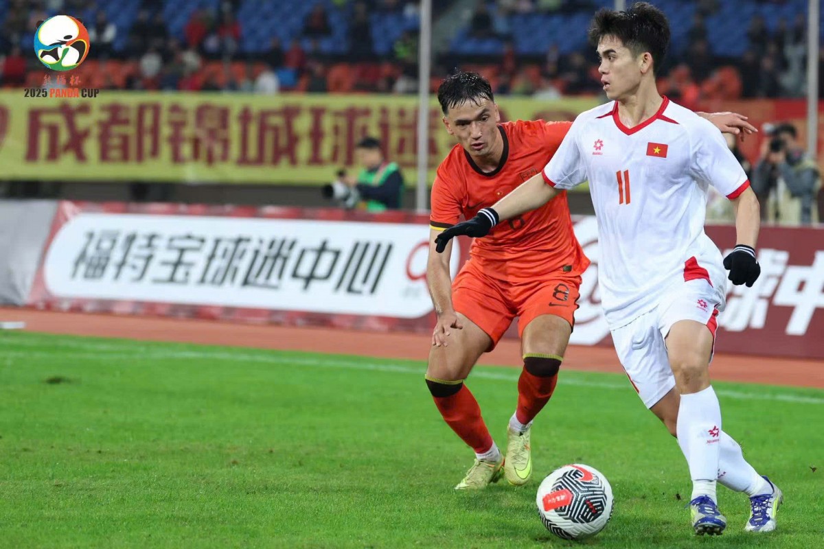 U22 Việt Nam (trắng) đánh bại U22 Trung Quốc với tỷ số 1-0. Ảnh: VFF
