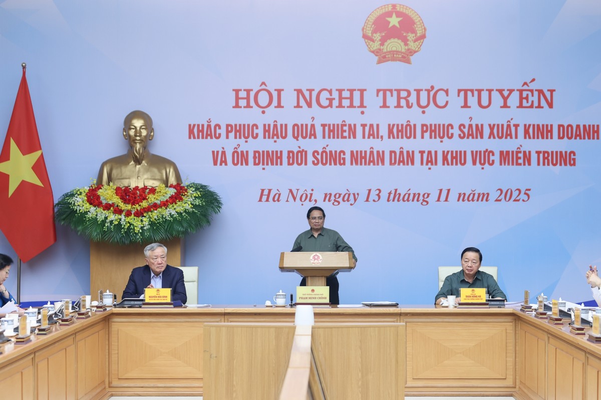 Thủ tướng: Khẩn trương xây dựng lại 1.900 nhà sập đổ, 67.000 nhà tốc mái