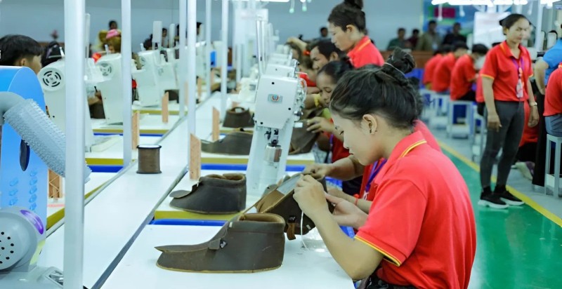 Campuchia xuất khẩu 1,7 tỷ USD hàng giầy dép trong 10 tháng