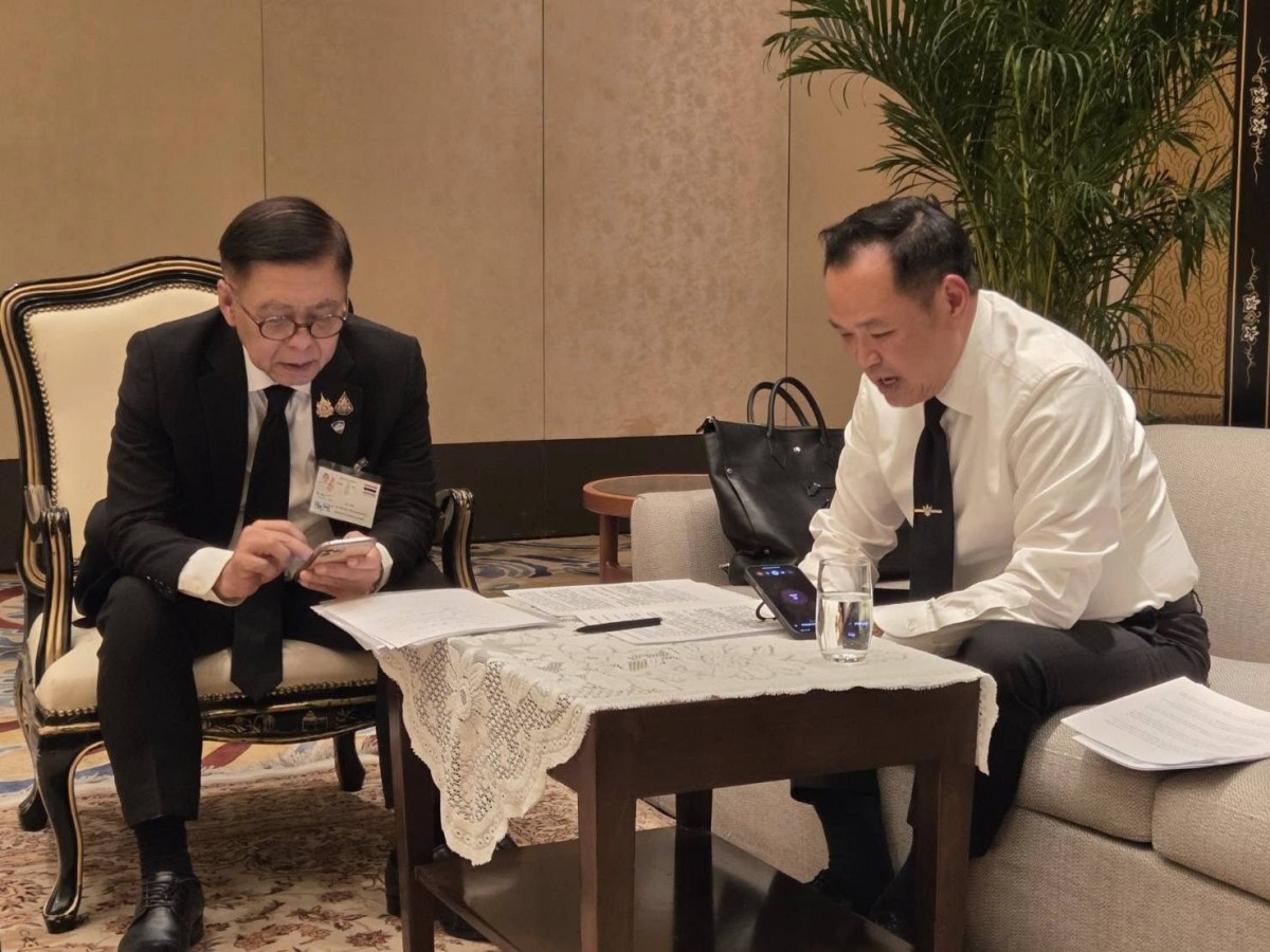 Phiên bản chính thức của 555Win Thái Lan Anutin Charnvirakul (phải) điện đàm với Tổng thống Mỹ Donald Trump tối 14/11. Ảnh: Facebook/@Anutin Charnvirakul