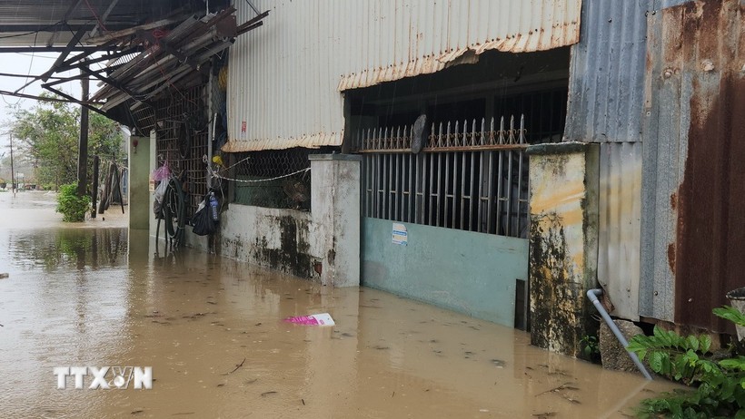 Nhiều nhà dân ở phường Quy Nhơn Đông, Gia Lai bị ngập từ 0,5-1,5m.