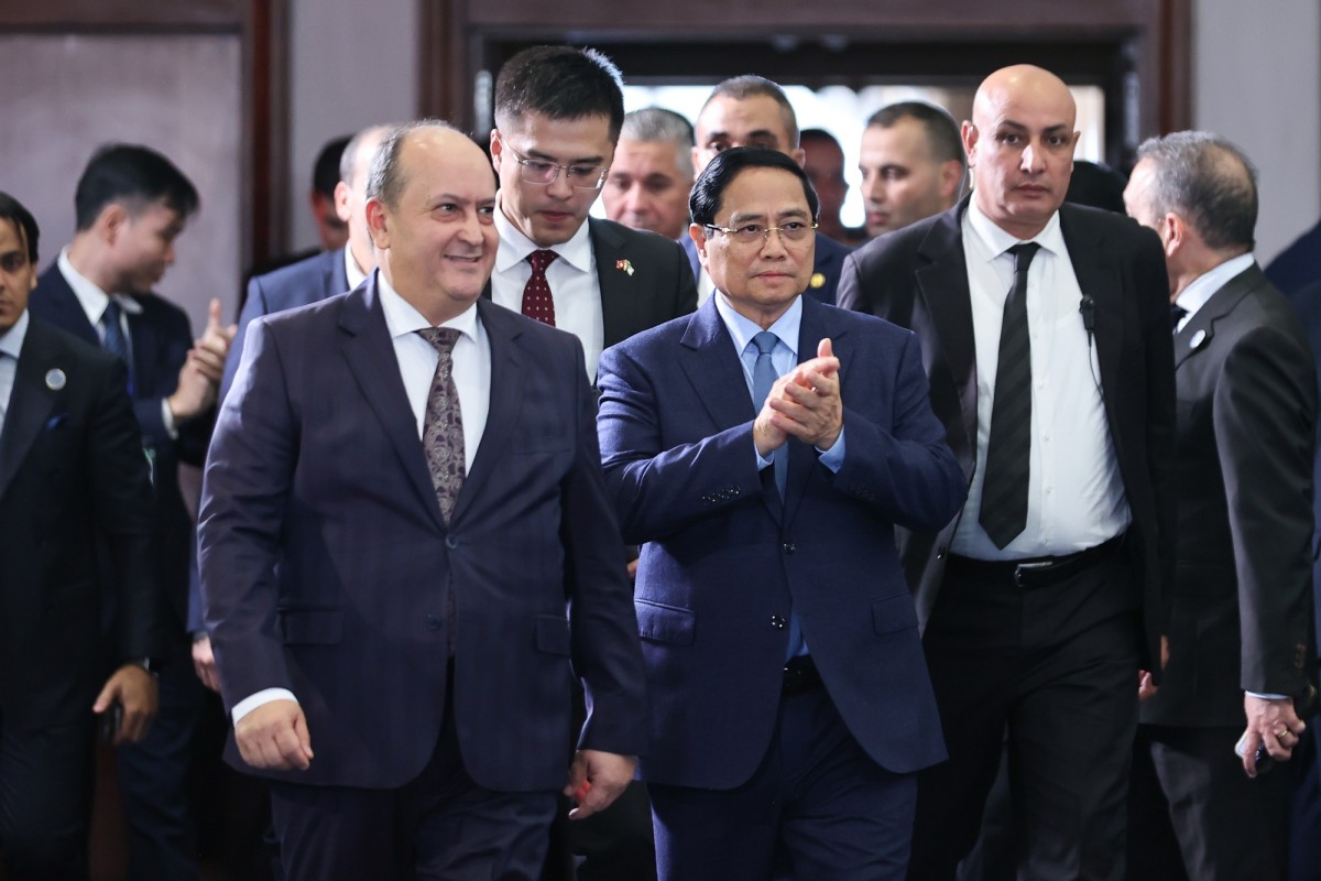 Thủ tướng: Doanh nghiệp Việt có thể đầu tư tại Algeria 'từ trồng chè đến sản xuất chip'