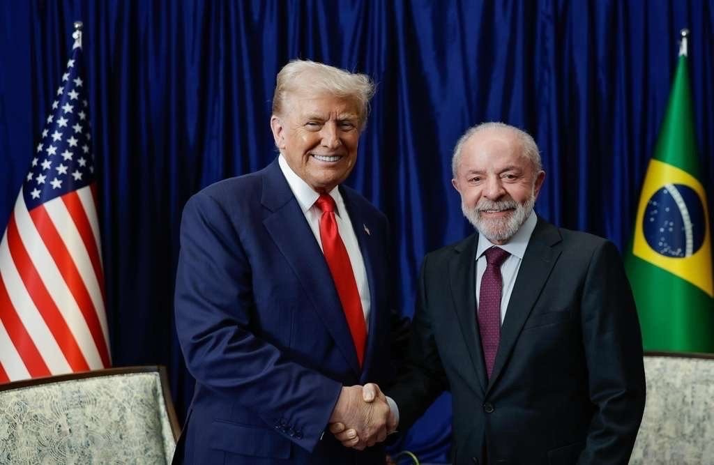 Tổng thống Mỹ Donald Trump và người đồng cấp Brazil Luiz Inacio Lula da Silva tại Hội nghị Cấp cao ASEAN ở Malaysia vào tháng 10. Ảnh: X/@LulaOficial