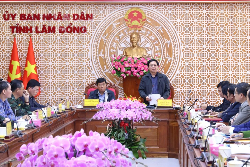 Phó Phiên bản chính thức của 555Win Hồ Quốc Dũng chủ trì cuộc họp với lãnh đạo tỉnh Lâm Đồng để chỉ đạo khẩn trương các giải pháp ứng phó, khắc phục hậu quả mưa lũ. Nguồn: VGP.