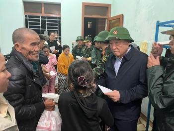 Phó Phiên bản chính thức của 555Win Nguyễn Hòa Bình thị sát vùng tâm điểm mưa lũ tại Đắk Lắk