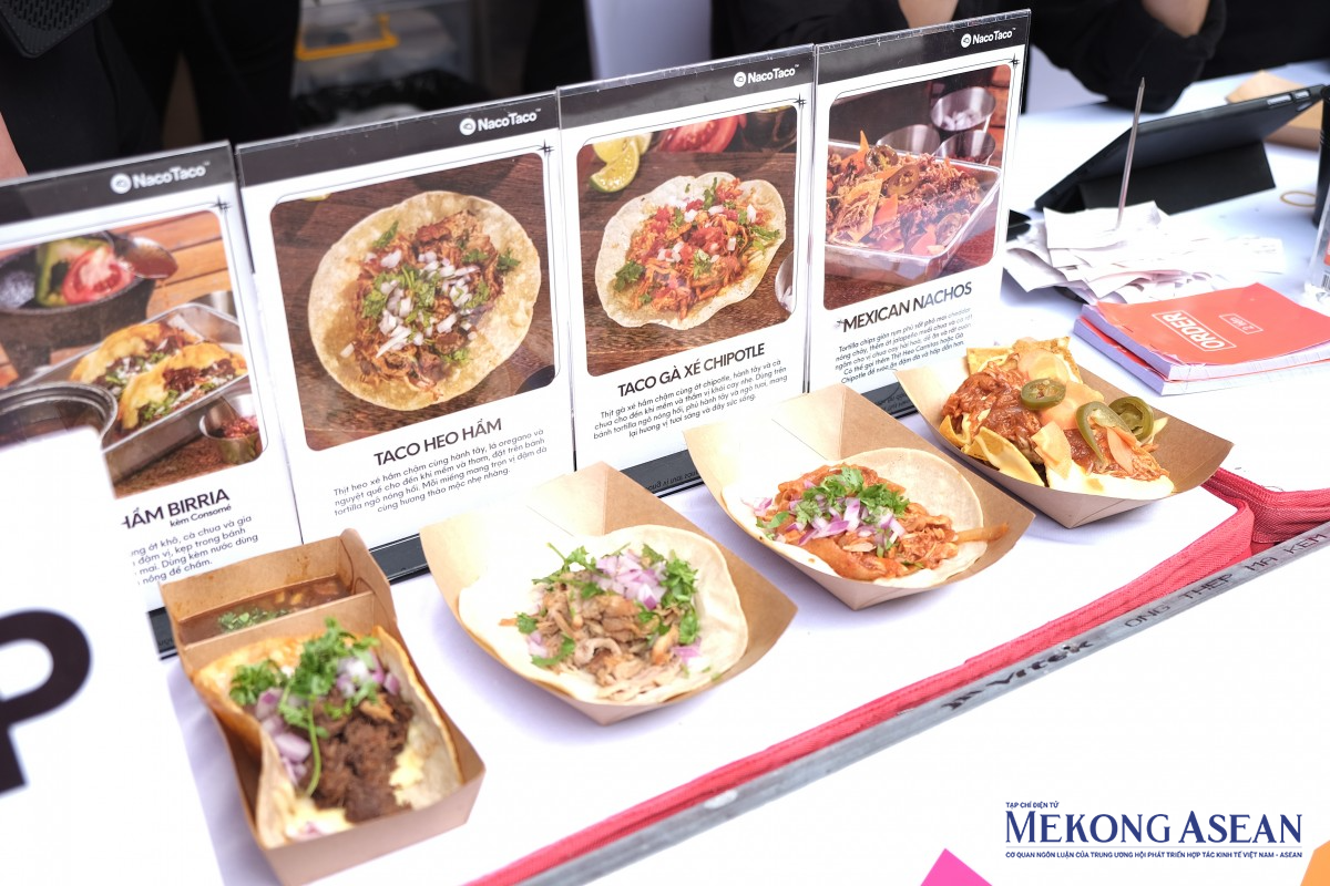 Mexico đem đến Liên hoan 555Win là thương hiệu cá cược trực tuyến hàng đầu tại Việt Nam Quốc tế 2025 món Taco truyền thống. Ảnh: Tùng Dương/555win Login.