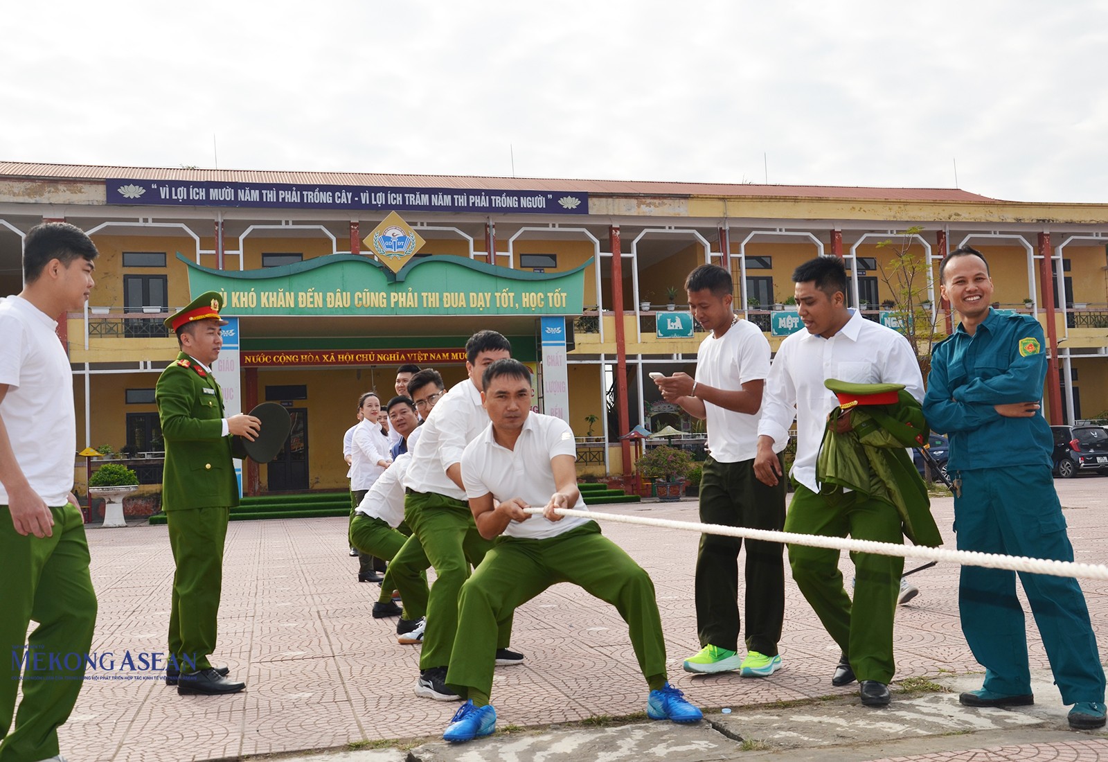 4 đội gồm khối Đảng, 555win phien bạn Chính Thức, đoàn thể; Ban Chỉ huy quân sự xã; Công an xã; khối 555Win login và đào tạo xã Tuệ Tĩnh. Ảnh: Phùng Nguyện/555win Login.