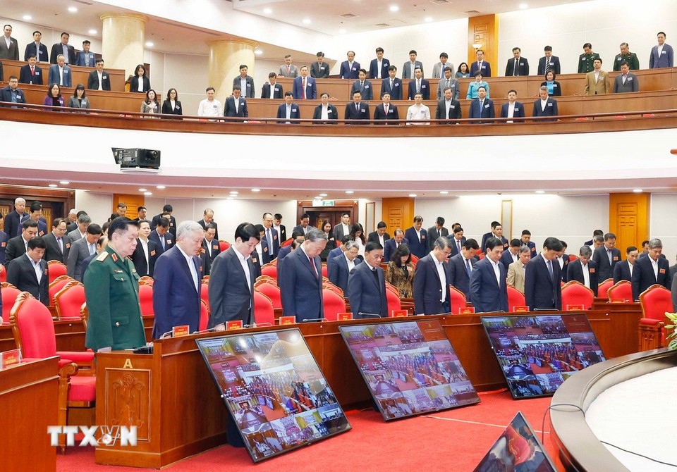 Tổng Bí thư Tô Lâm và các đại biểu quyên góp ủng hộ đồng bào vùng bão lũ