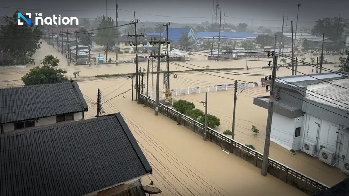 Nhà cửa, đường sá bị ngập lụt ở tỉnh Songkhla. Ảnh: Nation Thailand