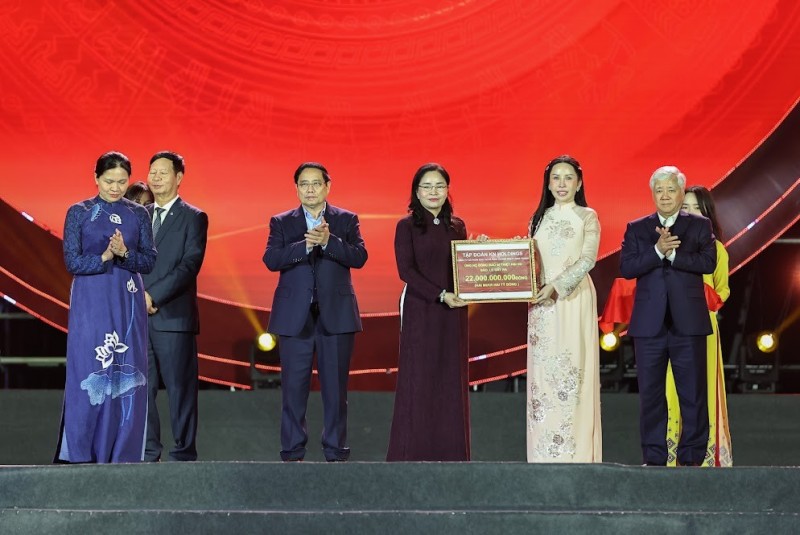 Các tập thể, Trang Nhà Cái 555win.com - Đăng Nhập +555k trao tiền quyên góp ủng hộ đồng bào Miền Trung - Tây Nguyên bị thiệt hại do mưa lũ gây ra với tổng số tiền 540 tỷ đồng - Ảnh: VGP/Nhật Bắc