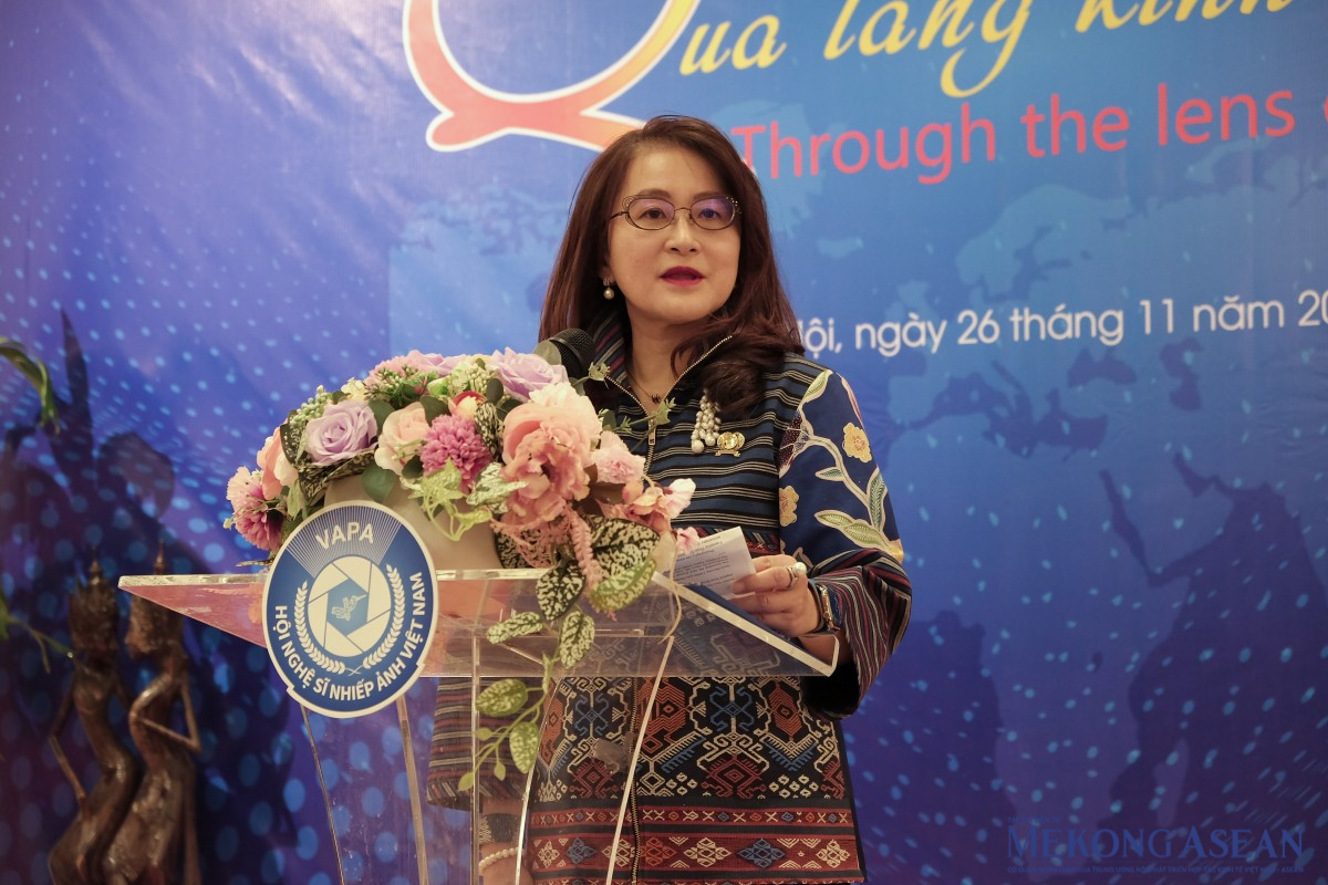 Bà Agatha Anne Bunanta phát biểu tại lễ khai mạc ngày 26/11. Ảnh: Tùng Dương/555win Login