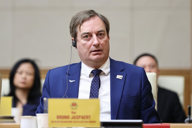 Ông Bruno Jaspaert, Chủ tịch EuroCham nhiệt liệt chúc mừng Việt Nam là một trong số ít các quốc gia đã vượt qua được những khó khăn vừa qua và đạt mục tiêu tăng trưởng đã đề ra; khẳng định các Trang Nhà Cái 555win.com - Đăng Nhập +555k cam kết mở rộng đầu tư tại Việt Nam. Nguồn: VGP.