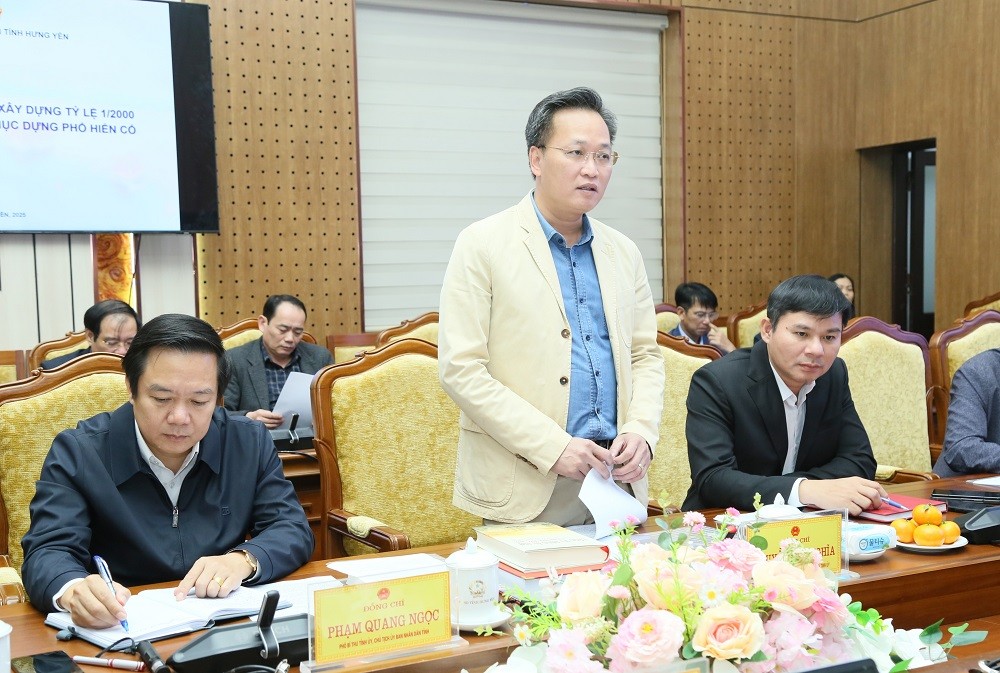 Ông Nguyễn Hữu Nghĩa, Bí thư Tỉnh ủy Hưng Yên phát biểu tại buổi làm việc. Ảnh: Cổng TTĐT tỉnh Hưng Yên.
