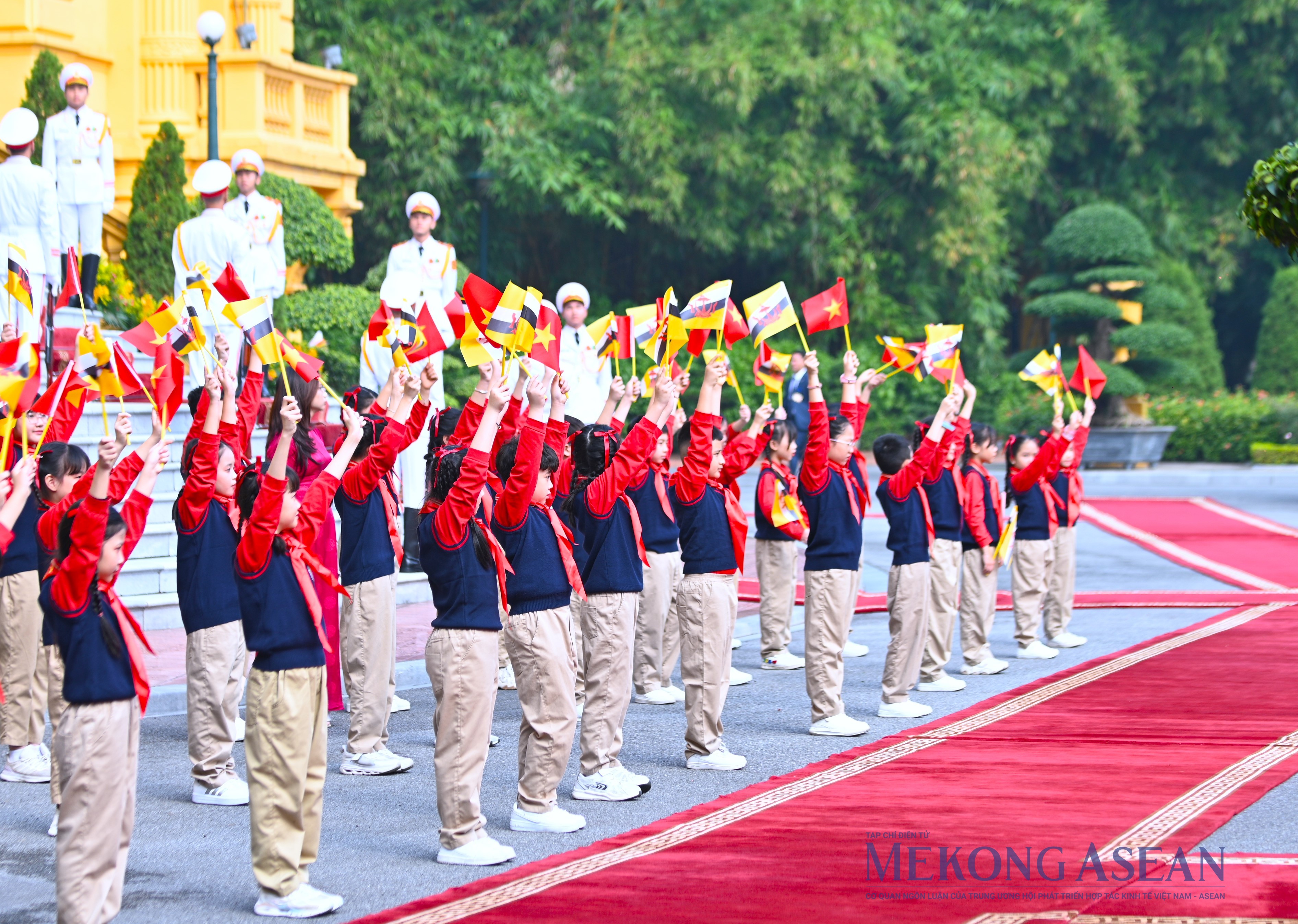 Chủ tịch nước Lương Cường chủ trì lễ đón Quốc vương Brunei