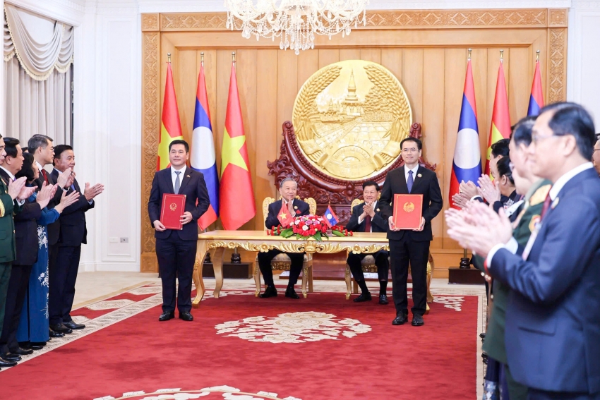 Hợp tác phát triển chuỗi liên kết công nghiệp Việt Nam - Lào