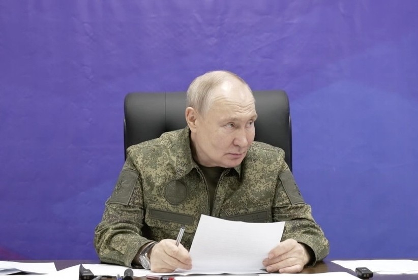 Quân đội Nga tuyên bố kiểm soát thành trì Pokrovsk và Vovchansk của Ukraine