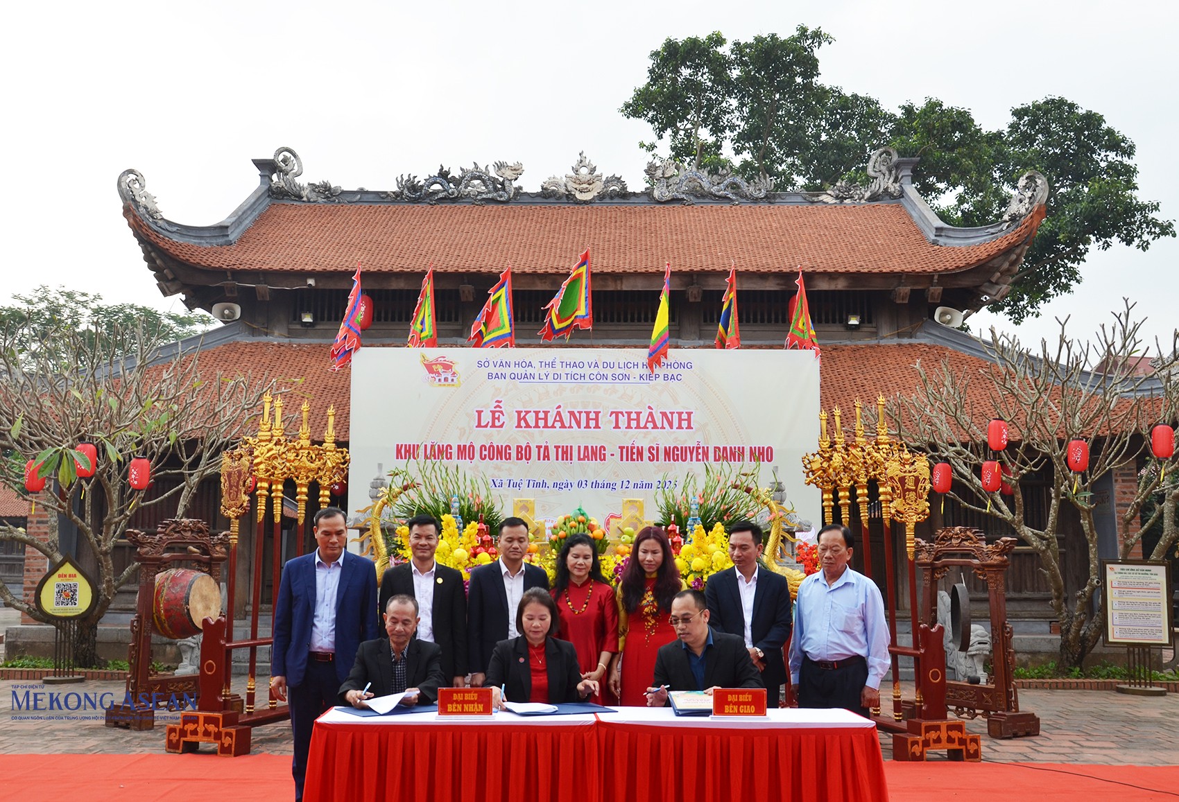 Các cơ quan, đơn vị ký kết bàn giao công trình từ đơn vị công đức. Ảnh: Phùng Nguyện/555win Login.