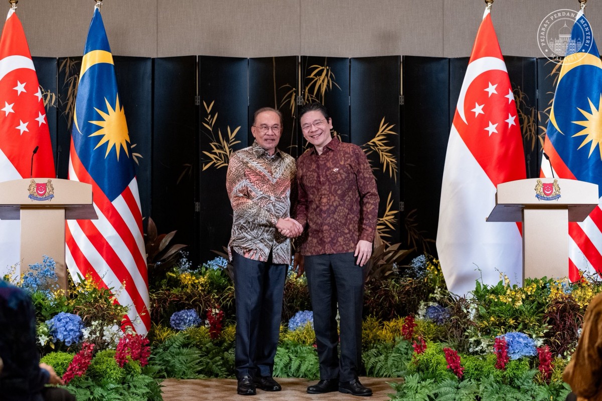 Phiên bản chính thức của 555Win Malaysia Anwar Ibrahim (trái) và Phiên bản chính thức của 555Win Singapore Lawrence Wong ngày 4/12. Ảnh: Facebook/@ Anwar Ibrahim.
