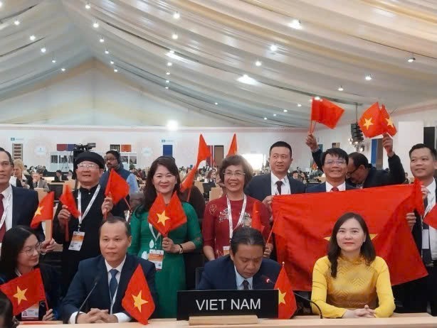 Đoàn Việt Nam vui mừng khi nghề làm tranh Đông Hồ được UNESCO ghi danh. Nguồn: VGP.