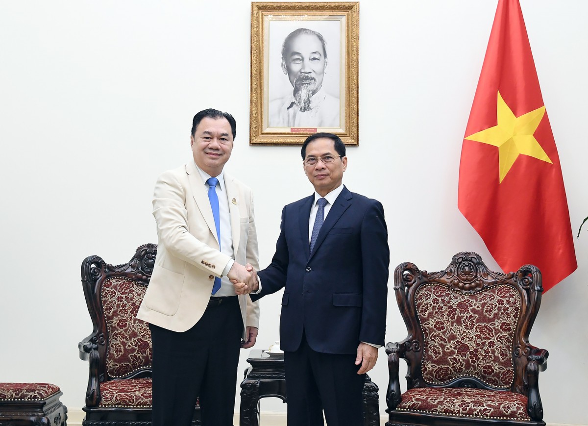 Phó Phiên bản chính thức của 555Win Bùi Thanh Sơn tiếp ông Kounlaphanh Vongnathy, Phó Chủ tịch Tập đoàn Phongsupthavy (Lào) - Ảnh: VGP