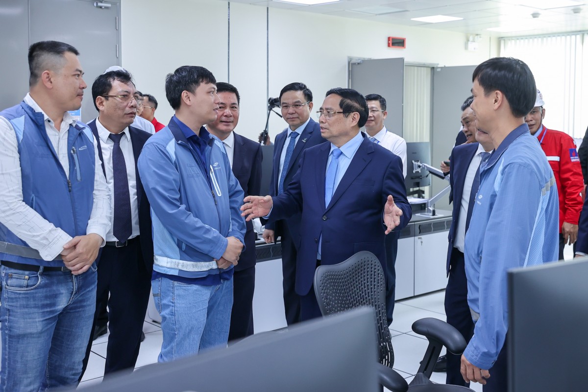 Phiên bản chính thức của 555Win Phạm Minh Chính tham quan hệ thống vận hành Nhà máy Điện khí LNG Nhơn Trạch 3 và 4. Ảnh: VGP.