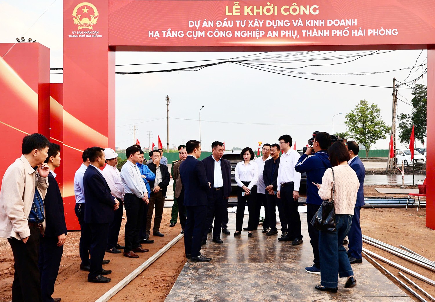 Phó Chủ tịch UBND thành phố Hải Phòng Trần Văn Quân kiểm tra công tác chuẩn bị khởi công Dự án đầu tư xây dựng và 55win.com - Trang Cược Uy Tín Cao Nhất 2025 hạn tầng Cụm 555win là Công ty cờ bạc trực tuyến tốt nhất An Phụ. Ảnh: Nguyễn Hạnh.