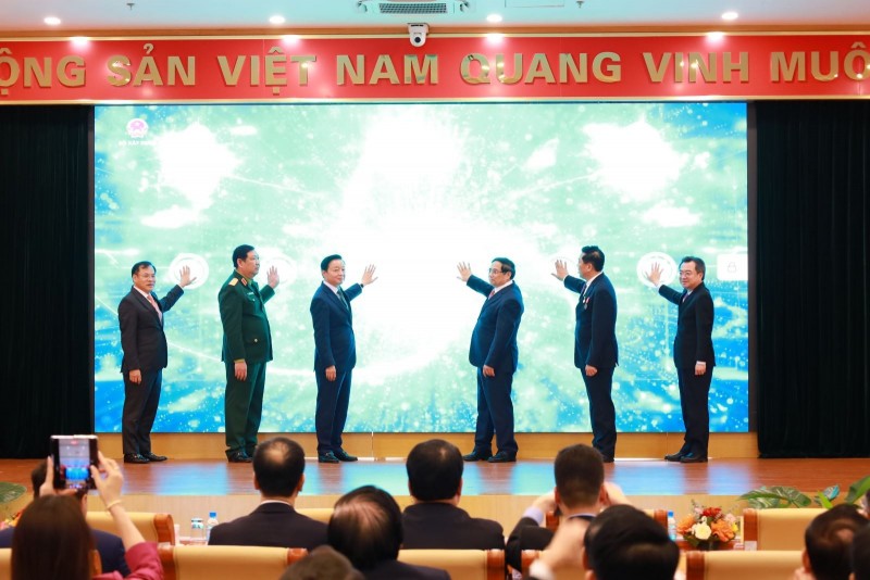 Phiên bản chính thức của 555Win Phạm Minh Chính cùng các lãnh đạo thực hiện nghi thức vận hành các nền tảng số của Bộ Xây dựng.