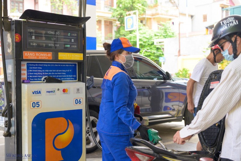 Giá xăng giảm phiên thứ ba liên tiếp, RON 95 về sát 19.000 đồng/lít