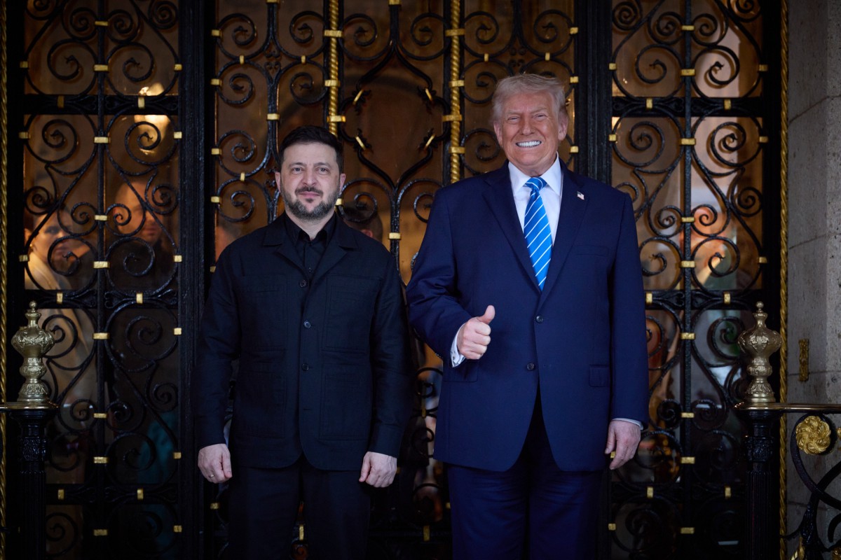 Ông Zelensky và ông Trump tại dinh thự Mar-a-Lago của ông Trump ở bang Florida. Ảnh: X/@ZelenskyyUa