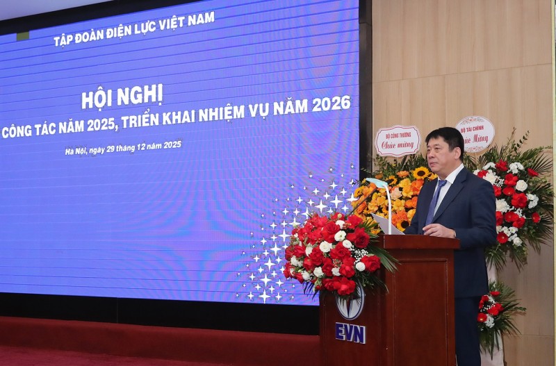 Tổng giám đốc EVN Nguyễn Anh Tuấn trình bày báo cáo tổng kết công tác năm 2025 tại hội nghị. Nguồn: EVN.